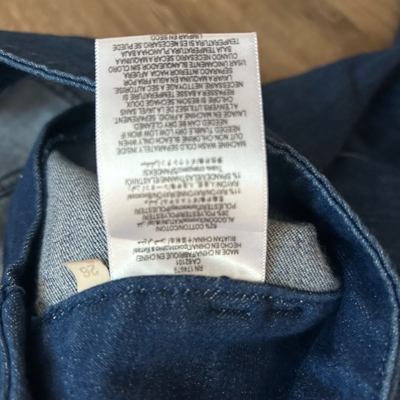 High-Waisted Dark Blue Flare Jeans - Picture 4 of 7